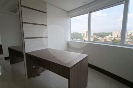 SALA COMERCIAL DE 90 M² COM 12 BAIAS, SALA DE REUNIÃO, AR-CONDICIONADO CENTRAL E 2 VAGAS!