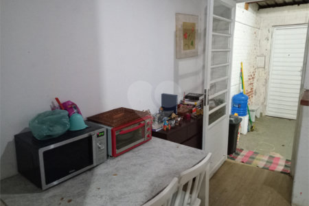 Casa térrea de 90² no Campo Belo com 2 dormitórios e vaga de garagem