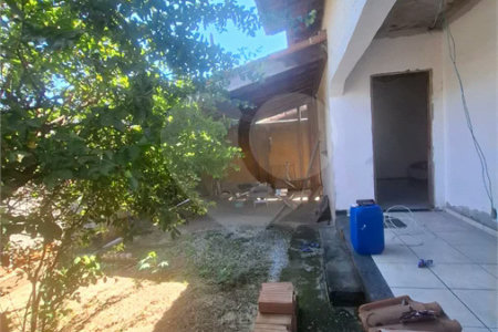 CASA LINEAR PRECISANDO DE REFORMA, 2 QUARTOS COM SUÍTE À VENDA, 121M² DE AREA CONSTRUIDA- CAMPO GRANDE