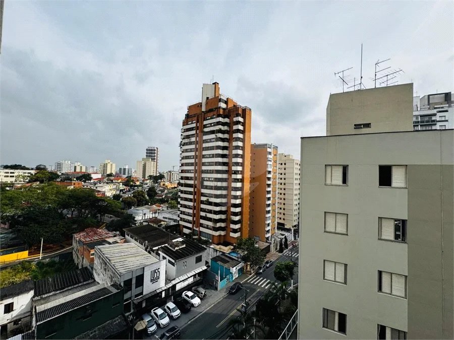 Vende-se Apartamento de 2 Quartos com Sacada na Vila Mascote