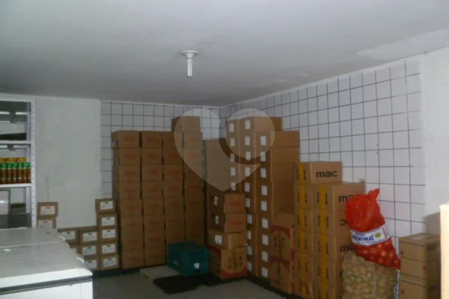 Imóvel Comercial para Venda ou Locação em ótima localização na Rua Palacete das Águias, 300.