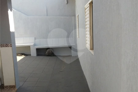 Casa Térrea com 3 dormitórios.