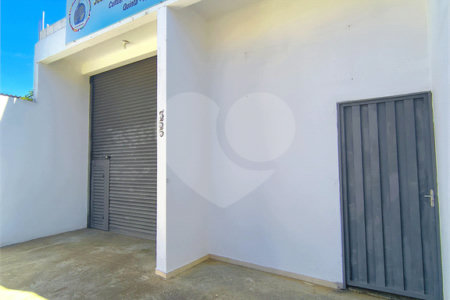 Imóvel disponível para venda com excelente localização e grande potencia, tambèm gerando uma renda passiva todos meses com contrato de aluguel ativo. Salão Comercial Perfeito para quem busca conforto, praticidade e um ótimo investimento