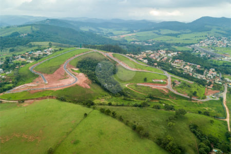 Terrenos a partir 300 metros em condomínio fechado e pronto para construir, aceita financiamento
