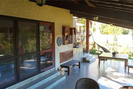 Casa à venda com 3 suítes no condomínio Vale da Santa Fé, Vinhedo - SP