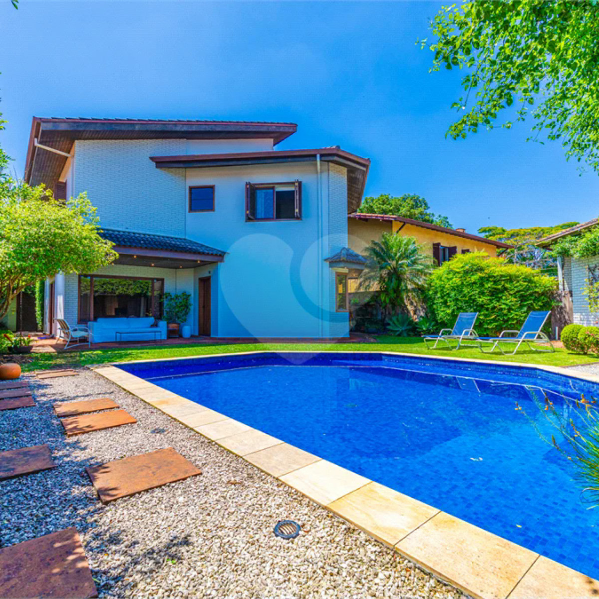 Casa à venda com 4 quartos, sendo 3 suítes, em Interlagos, São Paulo, SP