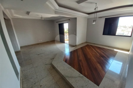 Duplex no Edifício Acapulco.