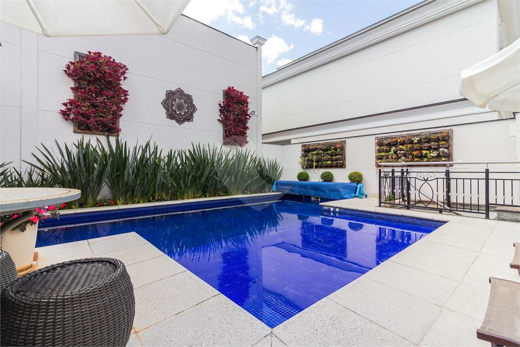 Casa em condomínio, 4 suites, piscina privativa no Jd. Floresta - zona norte - SP.