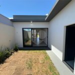Linda casa a venda no condomínio Villeneuve