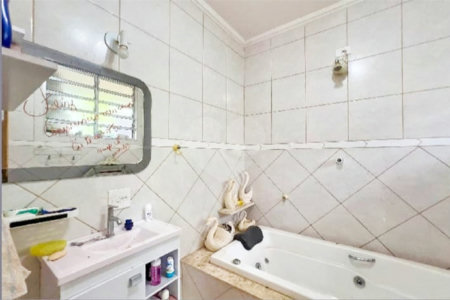 Apartamento na Vila Mariana, 3 quartos, 2 banheiros, 2 vagas.