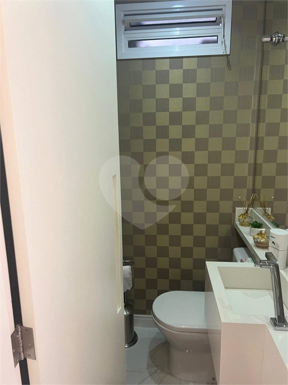Apartamento. 78 m2, 3 dorm., uma suíte, lavabo, banheito, duas vagas, deposito no sub, varanda gormet.Aceita e estuda Permuta.