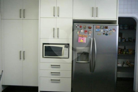 APARTAMENTO UM POR ANDAR!
