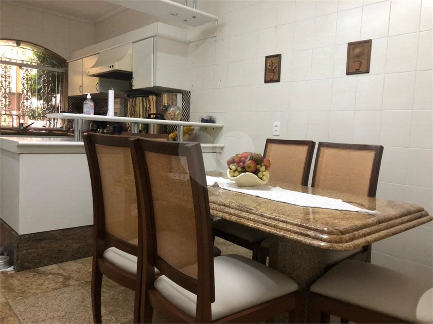 Sobrado com 363m² à venda no Alto da Moóca - 3 suítes e 6 vagas.