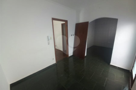 Casa térrea para venda ou locação no Parque Estancia Suíça.