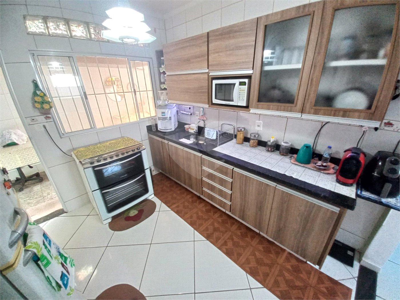 Casa Térrea com 3 dormitórios, sendo 1 suíte.