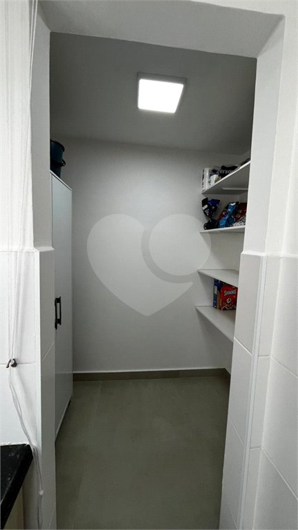 Apartamento à venda na Vila Mariana, reformado,com 71m² com 2 dormitórios e 1 vaga,Aceita e estuda Permuta ( sujeito a avaliação).