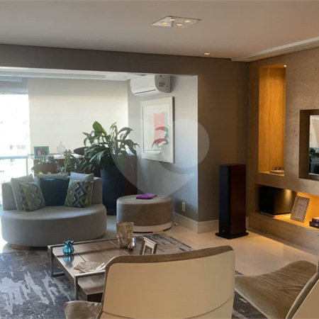 Apartamento na Mooca com 204 m² com vista maravilhosa, sendo 3 suítes e 4vagas.