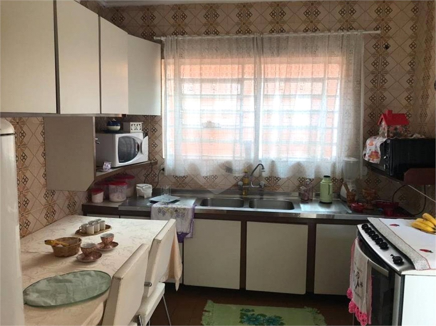 Casa com 202m² , 4 dormitórios , sendo 1 suíte , 3 vagas de garagem.