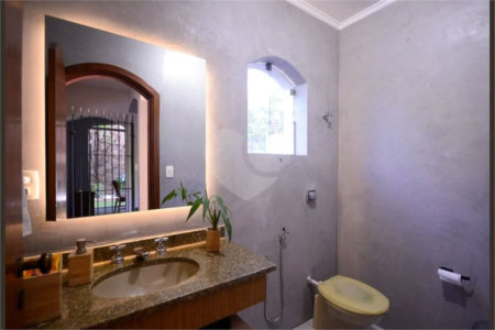 Casa com 4 Dormitórios sendo 1 suíte, com 3 Vagas