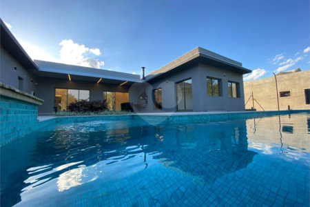Casa à venda com 4 suítes no condomínio Primavera, Salto - SP