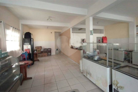Casa e Salão Comercial a venda em Louveira - SP
