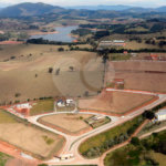 Terreno em Joanópolis com 1.000 metros, condomínio fechado com portaria e segurança, pronto para construir