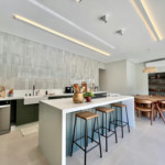 Casa Térrea à venda com 5 quartos, sendo 3 suítes, em Vila Esperia Ou Giglio, Atibaia, SP