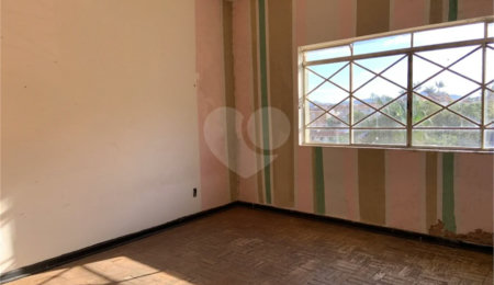 Casa à venda com 7 quartos, sendo 2 suítes,  em Jardim dos Estados, Poços de Caldas, MG