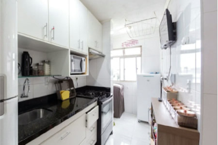 Apartamento na Mooca de 2 dormitórios, sala cozinha e banheiro, com portaria, academia e portaria.