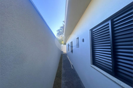 Casa em condomínio a venda.