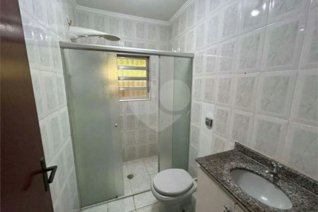Casa à venda na Vila Galvão, com 210 m²