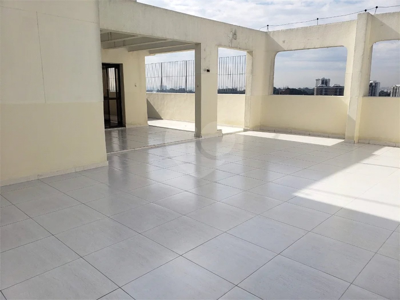 Cobertura 6 suítes, 6 vagas e piscina Alto da Boa Vista
