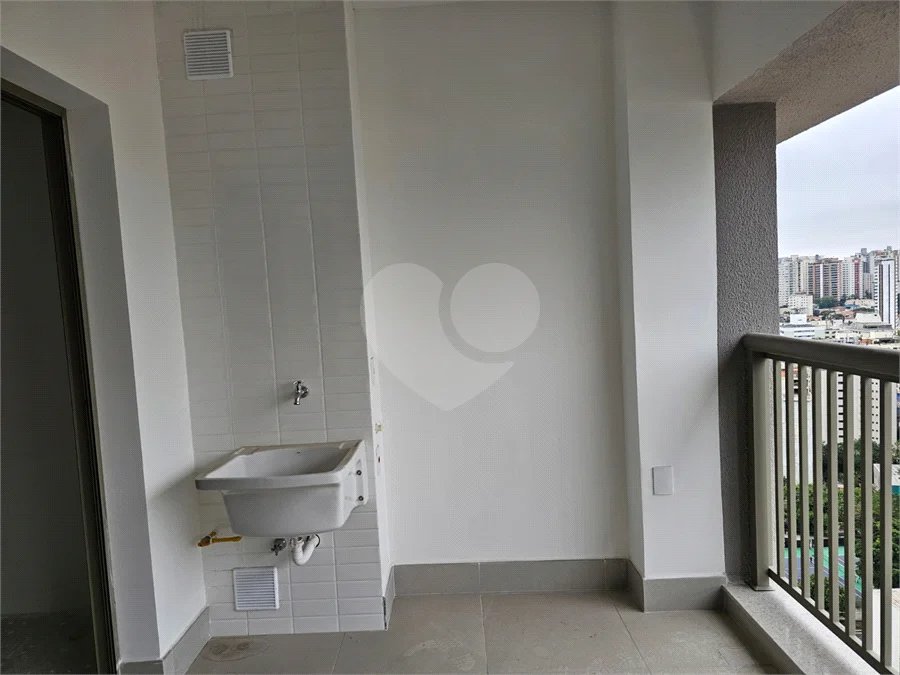 Casa Ibirapuera Apartments da Cyrela, a poucos minutos do Parque Ibirapuera, na Vila Clementino, com fácil acesso a Av. 23 de Maio e ao Shopping Santa Cruz. Apartamento de 2 dorms,, 1 suíte, 1 vaga de garagem.. Um condomínio com área de lazer tipo clube.