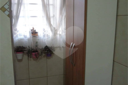 Apartamento no Condomínio Residencial Ipê I .