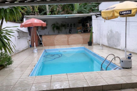 Excelente Casa térra com 151m² e 3 dormitórios, localizado nas Palmeiras, Caraguatatuba.