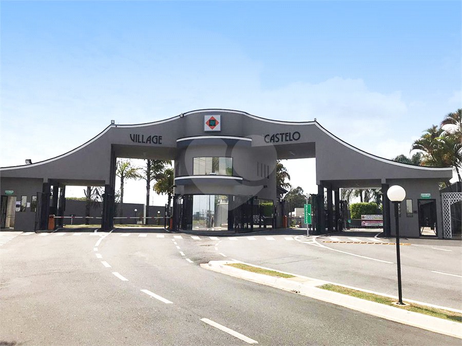 Casa à venda com 5 suítes no condomínio Parque Village Castelo, Itu - SP
