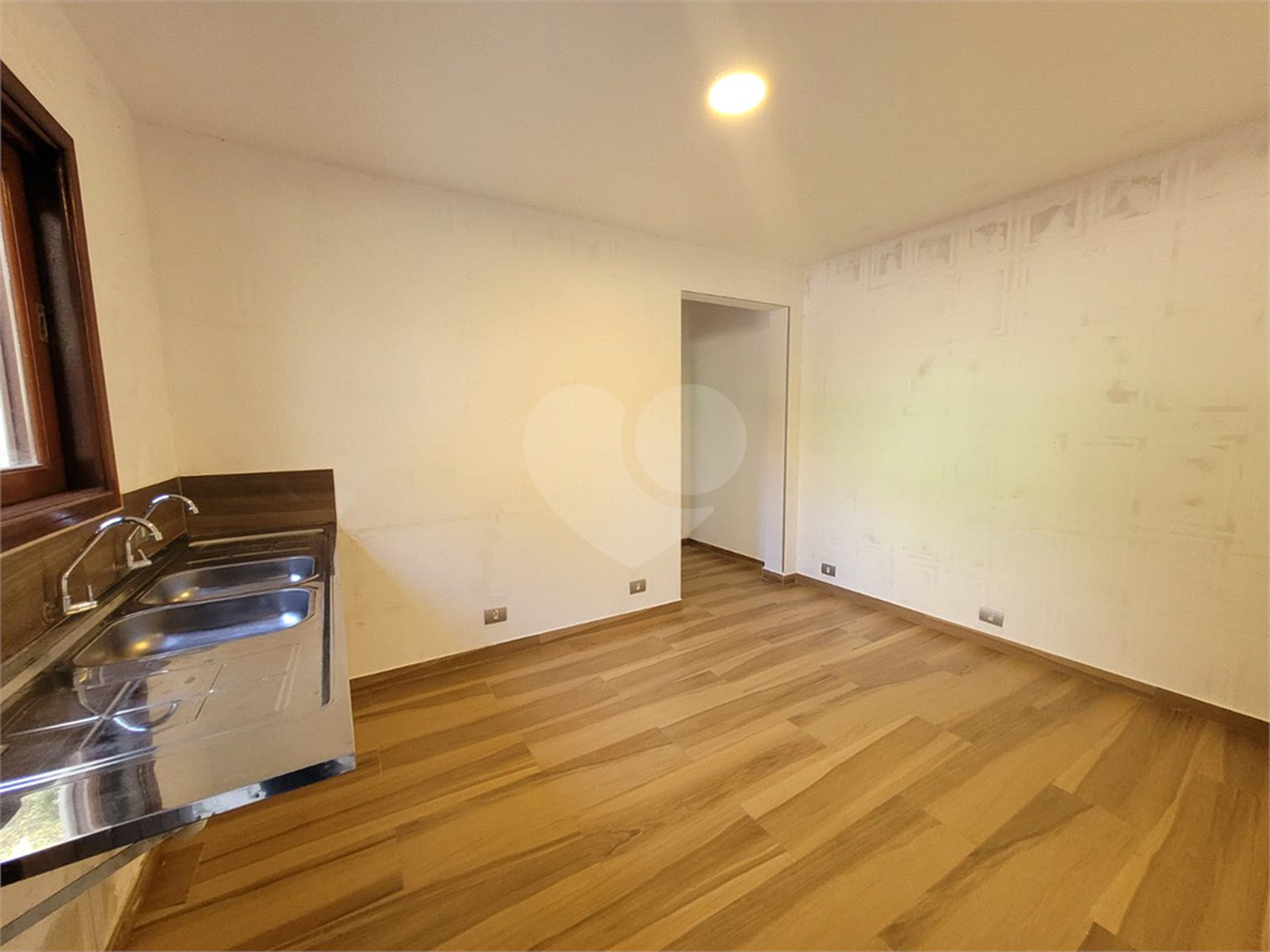 Casa à venda com 5 quartos, sendo 3 suítes, no condomínio Alpes da Cantareira, Mairiporã - SP