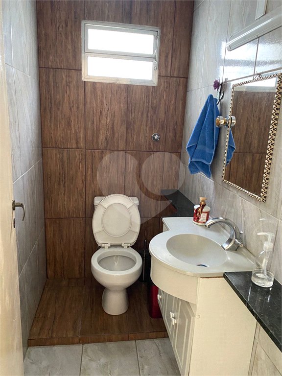 Sobrado à venda com 4 quartos, sendo 2 suítes, em Paraisópolis, São Paulo, SP