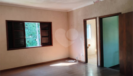 Casa à venda com 3 quartos, sendo 1 suíte,  no Centro, Mairiporã, SP