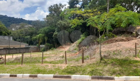 Terreno à venda no condomínio Itaguaçu da Cantareira, São Paulo - SP