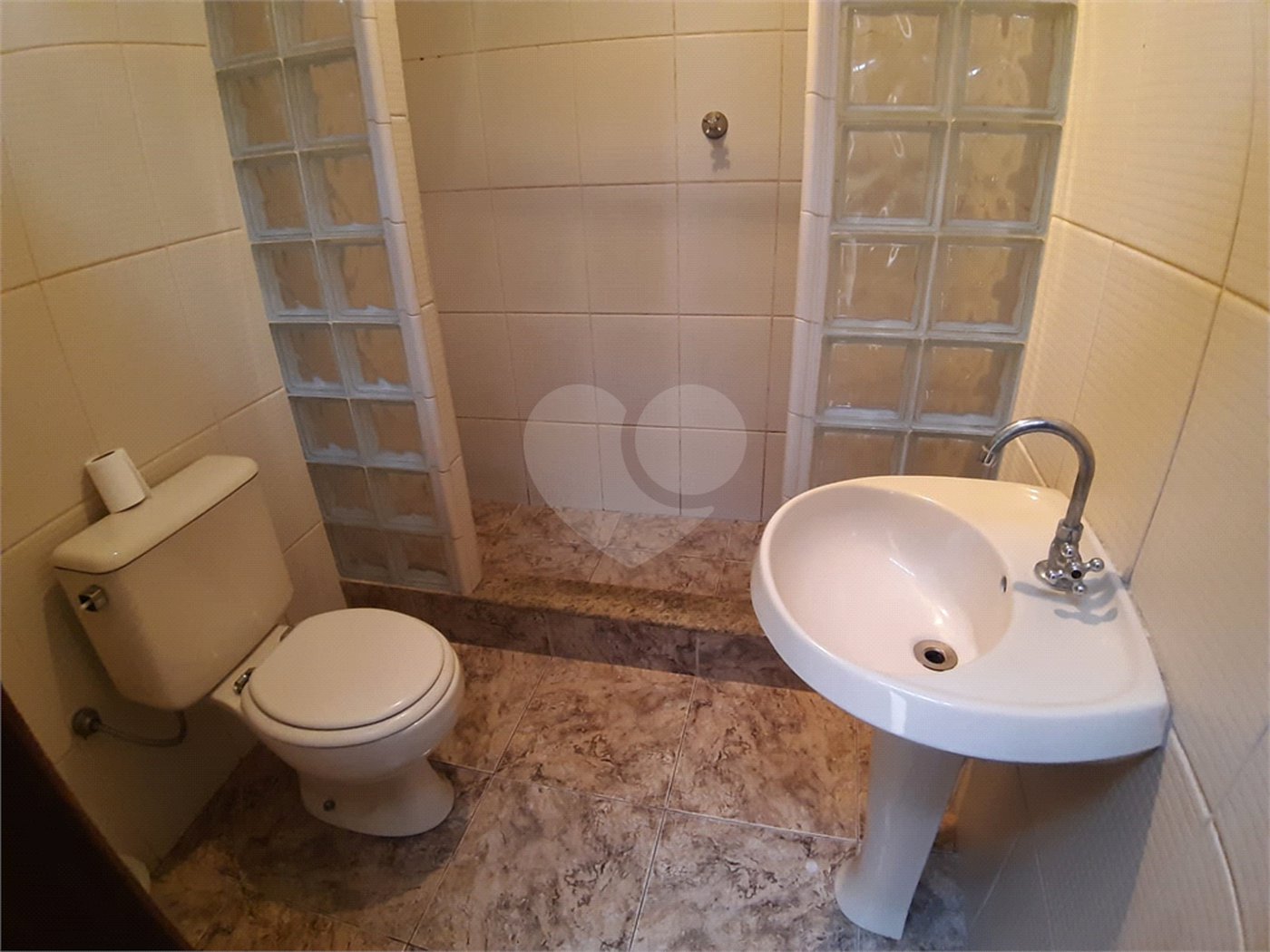 Sobrado à venda com 3 quartos, sendo 1 suíte, em Tremembé, São Paulo, SP