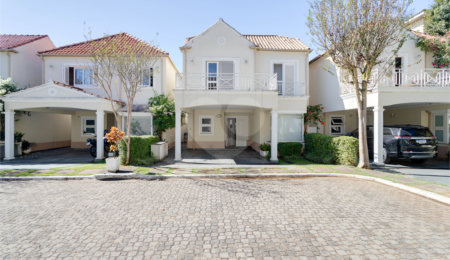 Casa à venda com 4 quartos, sendo 2 suítes,  no condomínio Villa Franz Schubert, São Paulo - SP