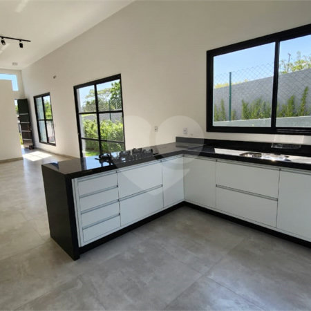Casa para alugar com 3 quartos, sendo 1 suíte, no condomínio Chácaras Brasil, Atibaia - SP