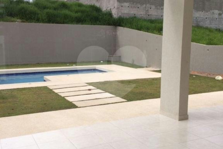 Casa à venda com 4 suítes no condomínio Santa Maria, Cotia - SP