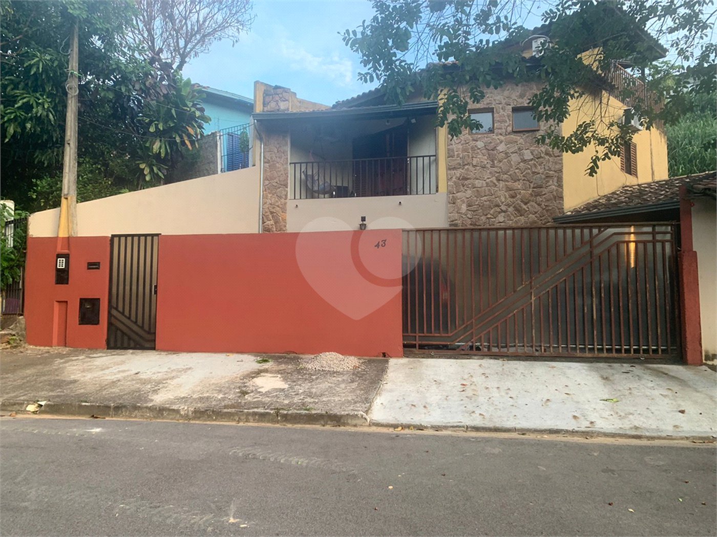 Casa à venda com 4 quartos, sendo 1 suíte, em Loteamento Shangrilá, Valinhos, SP