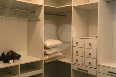 Casa à venda com 5 quartos, sendo 3 suítes, no condomínio Mansões da Prata, Rio de Janeiro - RJ