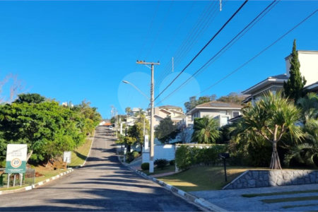 Casa à venda com 4 suítes no condomínio Osato, Atibaia - SP