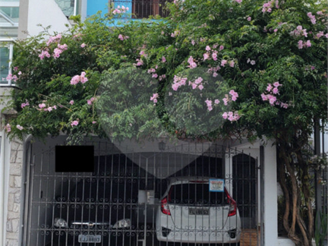 Sobrado à venda com 3 quartos, sendo 1 suíte,  em Parque São Domingos, São Paulo, SP