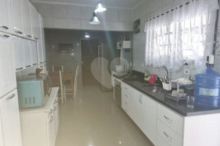 Sobrado à venda ou para alugar com 3 quartos, sendo 2 suítes,  em Ferreira, São Paulo, SP