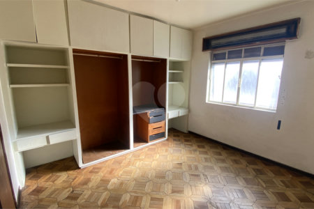 Sobrado à venda ou para alugar com 4 quartos, sendo 1 suíte,  em Parque Colonial, São Paulo, SP